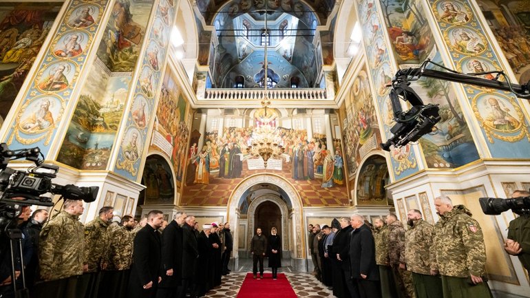 Религиозные лидеры вместе с военно-политическим руководством Украины помолились за жертв Голодомора - фото 1