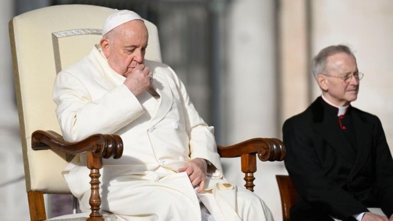 Папа Франциск через застуду пройшов обстеження у римській лікарні - фото 1