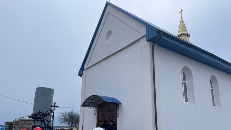 На Тернопільщині освятили храм, який колишній політв’язень відновив за пенсію - фото 1