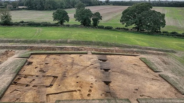 У Британії розкопали фундамент 1400-річного язичницького храму - фото 1