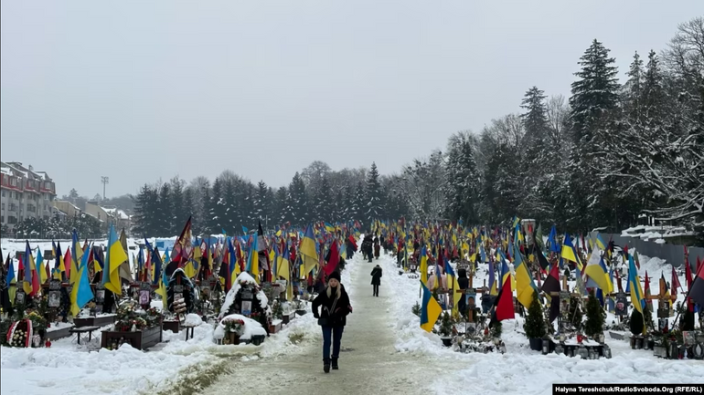 На Марсовому полі у Львові молились за загиблими українськими воїнами - фото 1