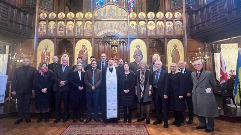 As war grinds on, British MPs visit Ukrainian Catholic cathedral to show support - фото 1