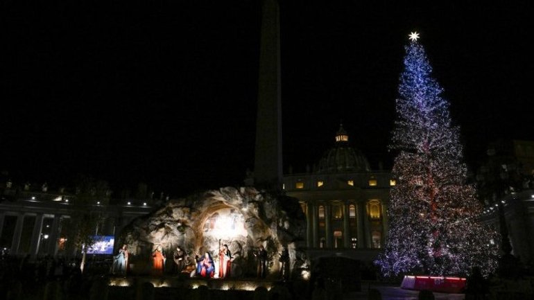 У Ватикані відкрили різдвяну ялинку та вертеп - фото 1