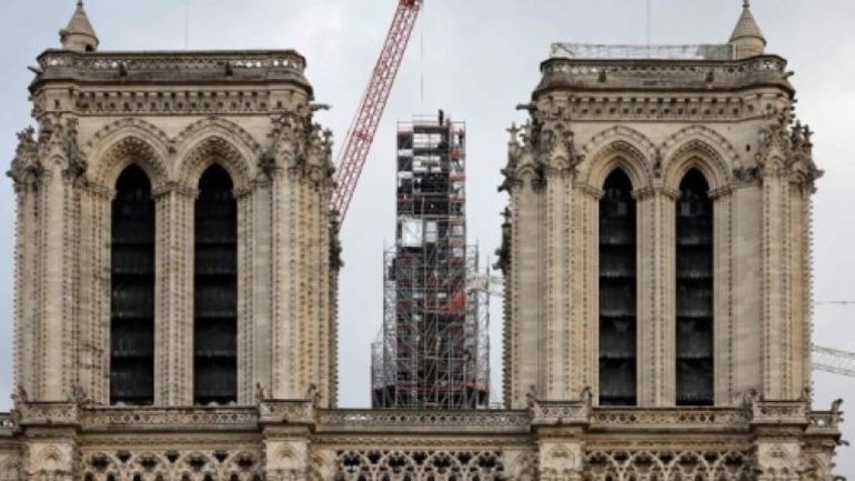 Президент Франції запросив Папу Франциска на відкриття після реставрації Собору Паризької Богоматері - фото 1