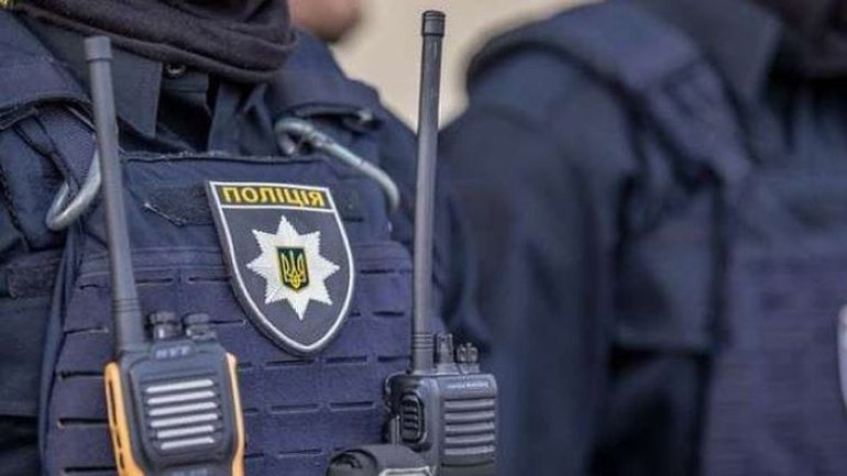 Поліція затримала чоловіка, який осквернив Ханукію в центрі Києва - фото 1