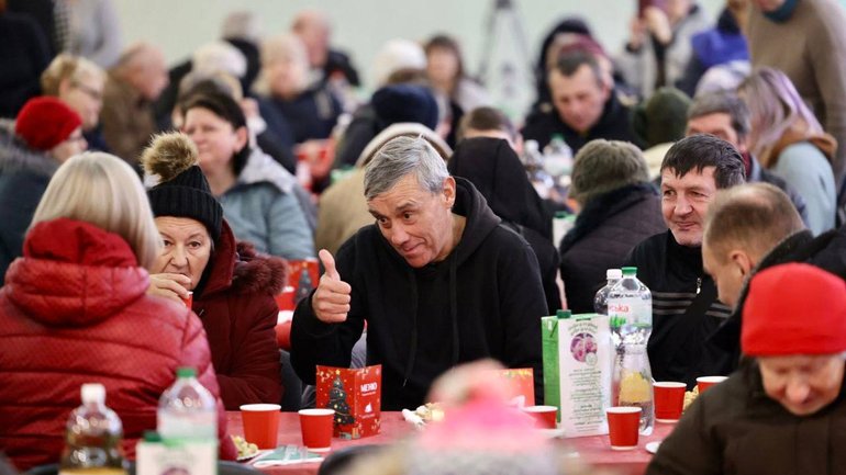 Різдво єдності: Спільнота святого Еґідія зібрала за різдвяними столами близько тисячі українців - фото 1