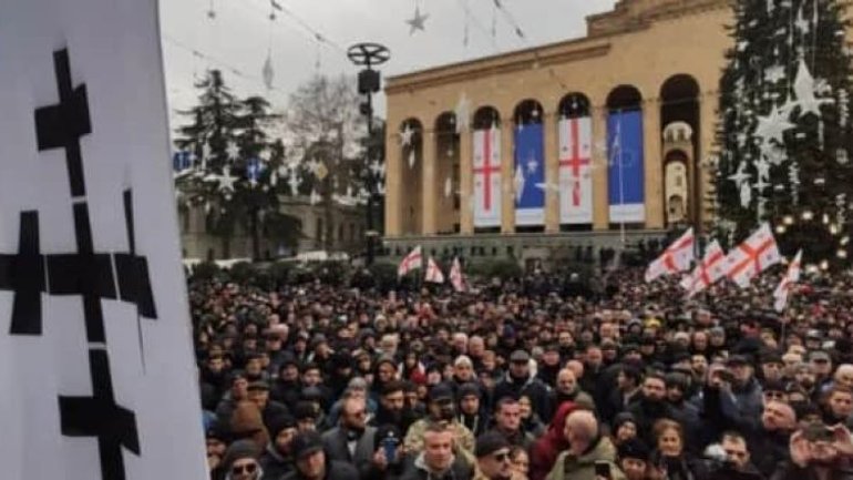 У Тбілісі вимагали покарати жінку, яка "осквернила" ікону зі Сталіним - фото 1