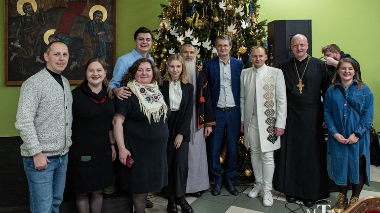 На «Різдвяній просфорі» у Львові зібрали близько мільйон гривень для стипендій семінаристам УГКЦ - фото 1