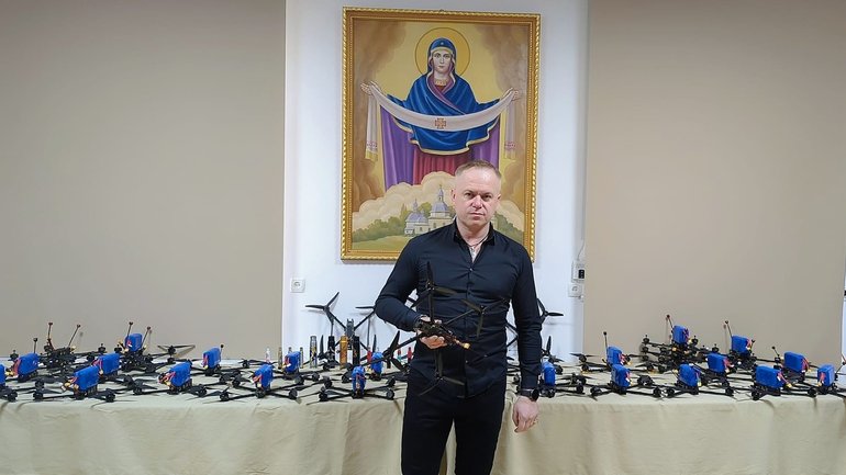 На Львівщині священик збирає дрони для військових - фото 1