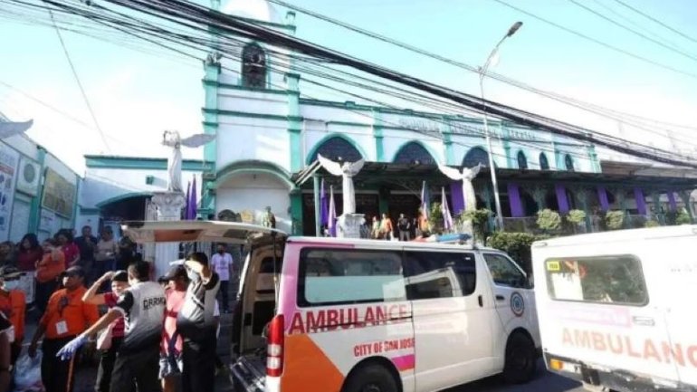 На Філіппінах під час Служби обвалилася церква - півсотні постраждалих - фото 1