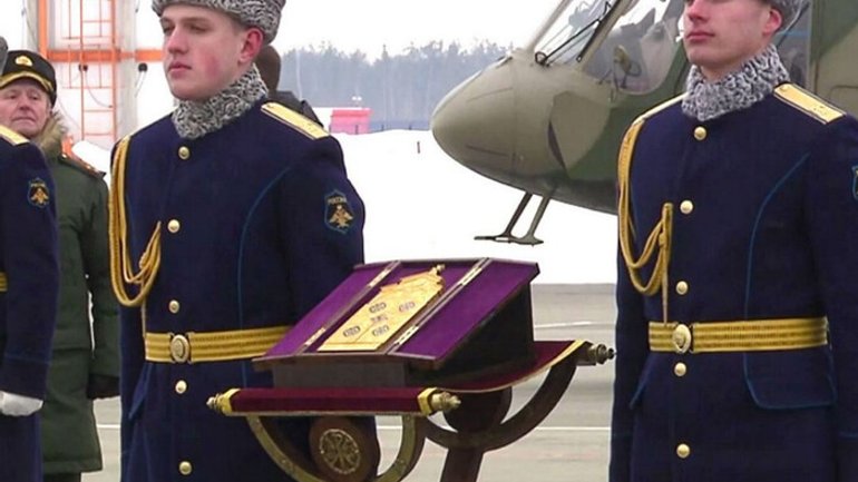 Путин подарил Воздушно-космическим силам иконы после того, как РФ потеряла семь самолетов - фото 1