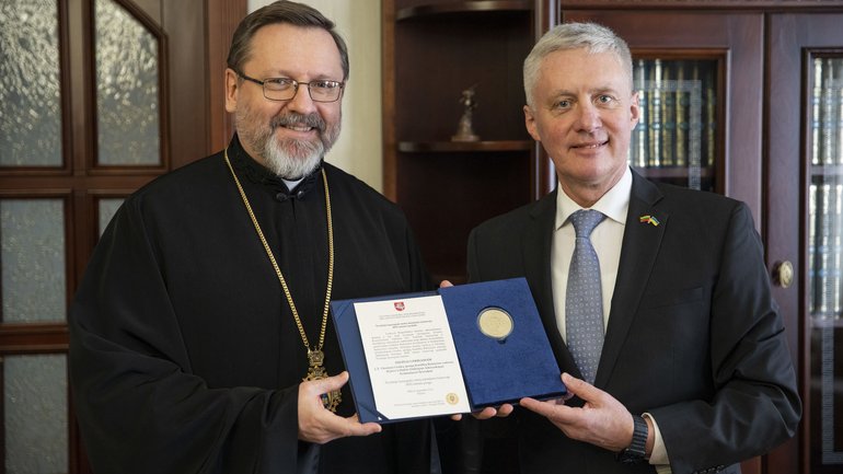 Посол Литви вручив Главі УГКЦ пам’ятну медаль, присвячену ювілею святого Йосафата - фото 1