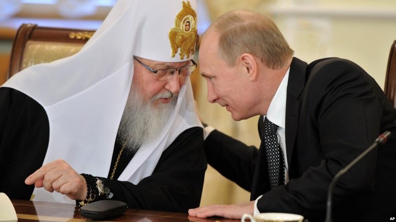 Президент Росії Володимир Путін (праворуч) і Московський патріарх Кирило (Володимир Гундяєв).  - фото 1