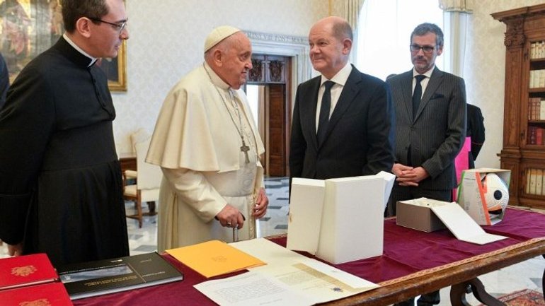 Папа Франциск прийняв у Ватикані канцлера Німеччини Олафа Шольца - фото 1