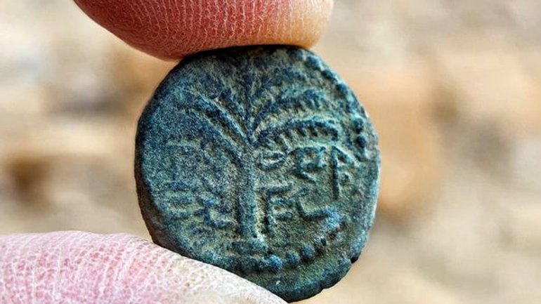 В Ізраїлі знайдено 2000-річну монету з гравіюванням «Священик Елеазар» - фото 1