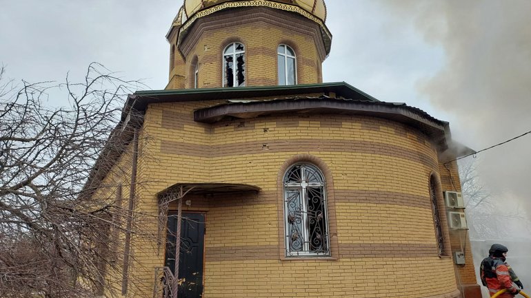 На Харківщині росіяни вдарили по православному храму - фото 1