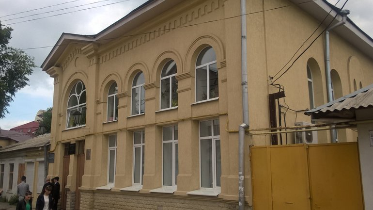 На головного рабина Кишинева напали біля синагоги - фото 1