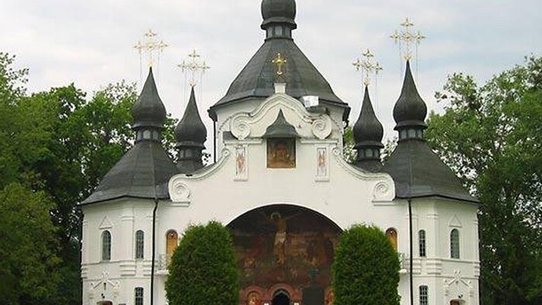 Унікальний іконостас меморіалу «Козацькі могили» потребує реставрації, - звернення ПЦУ - фото 1