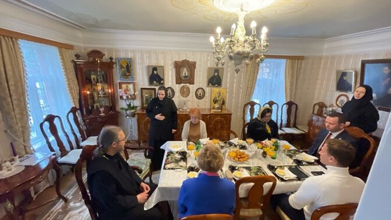 Міністр внутрішніх справ Лаурі Ляенеметс у Пюхтицькому монастирі. (Фото: Sergei Stepanov/ERR) - фото 1