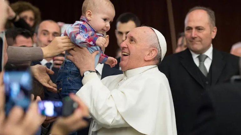 Замість дітей у візочках - песики, - Папа закликав задуматись над сенсом життя - фото 1