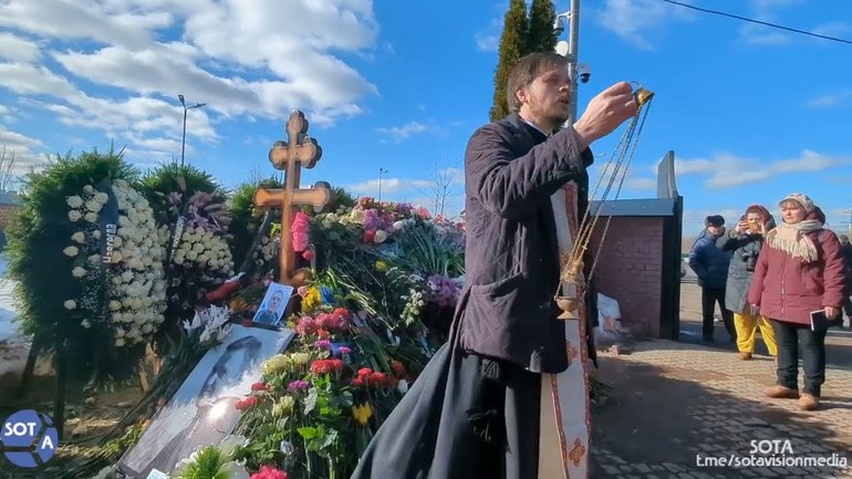 Священник, который отслужил панихиду на могиле Алексея Навального, запрещен в служении - фото 1