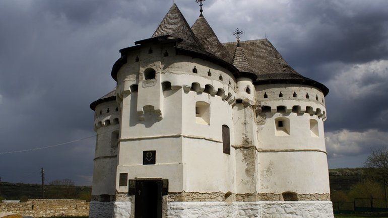 Із церкви-фортеці на Хмельниччині зникло майно: громада підозрює священика УПЦ МП - фото 1