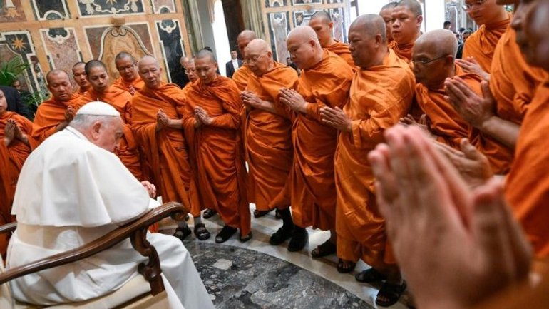 Папа Франциск встретился с буддийскими монахами из Таиланда - фото 1