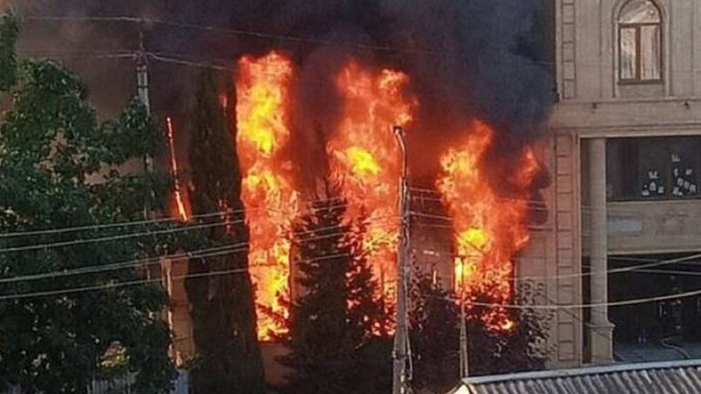 У Дагестані обстріляли дві церкви, підпалили синагогу та вбили священика РПЦ - фото 1