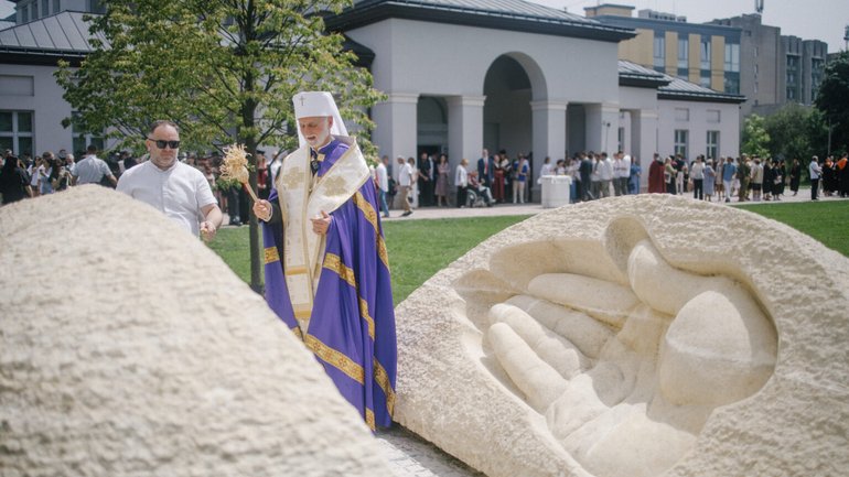 В УКУ освятили скульптурну композицію на площі Святої Софії-Премудрості Божої - фото 1