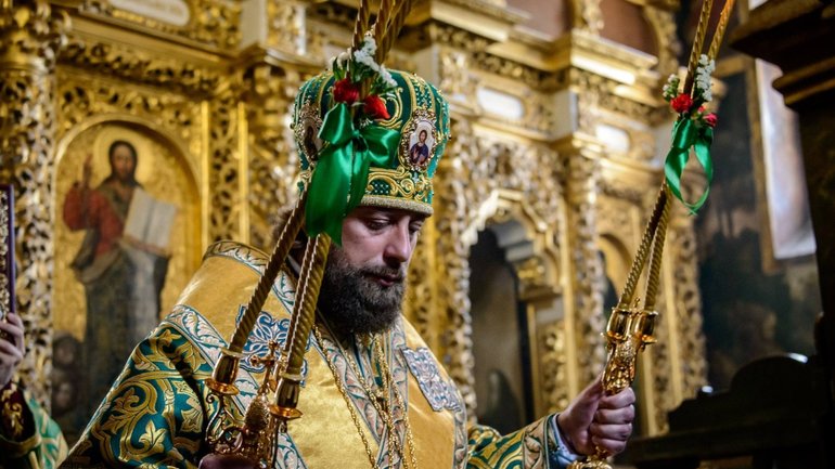 ПЦУ вперше провела Літургію в Троїцькій надбрамній церкві Києво-Печерської лаври - фото 1