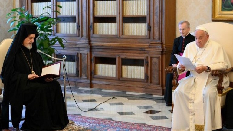 Папа Франциск зустрівся з делегацією Вселенського Патріархату - фото 1
