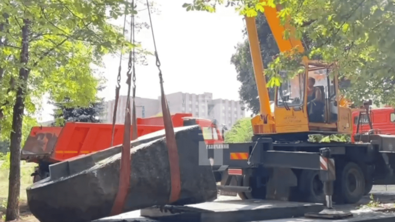 У Луганську окупанти знесли пам'ятники жертвам сталінських репресій та Голодомору - фото 1