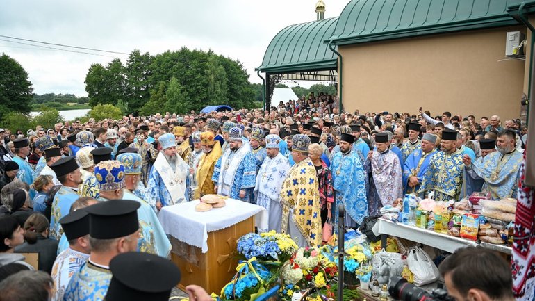 Предстоятель ПЦУ на Тернопільщині вшанував памʼять полеглих захисників України - фото 1