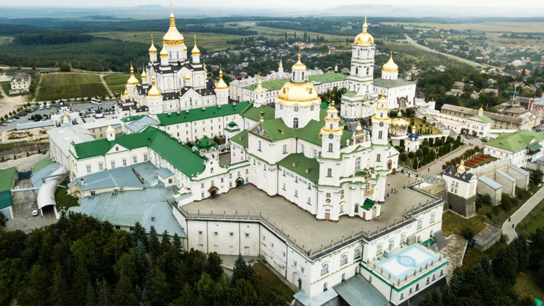 У Почаївській лаврі відновили самовільне будівництво одразу після перевірки комісії - фото 1