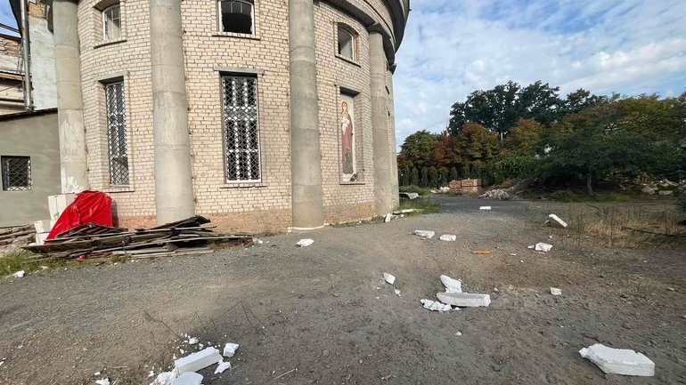 Assumption Cathedral of the UOC-MP damaged in Kherson shelling - фото 1