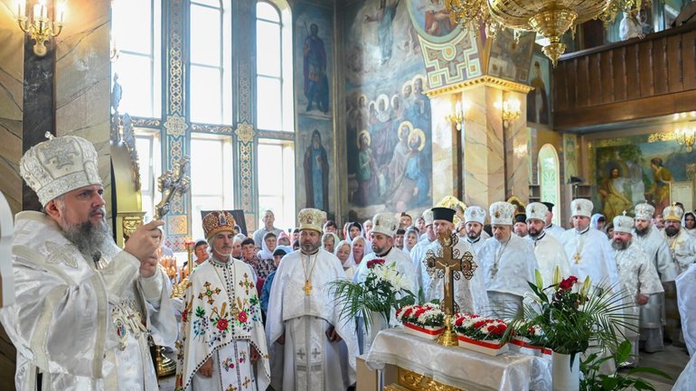 Митрополит Епіфаній звершив освячення престолу та іконостасу храму, який доєднався до ПЦУ - фото 1