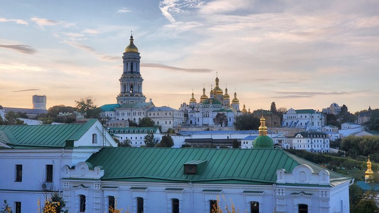 У Києво-Печерській лаврі знайдено церковні календарі з контактами армії РФ - фото 1