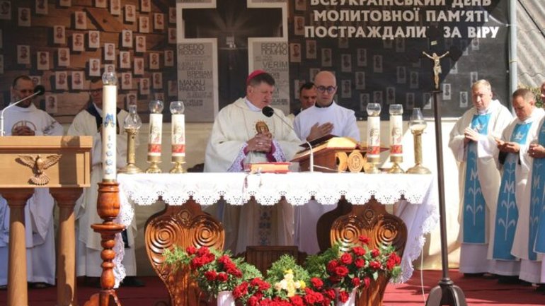 «Це продовження боротьби за свободу й гідність», — єпископ Віталій Скомаровський - фото 1