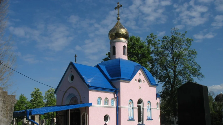 Трехсвятительская часовня-усыпальница Буковинских митрополитов в Черновцах  - фото 1