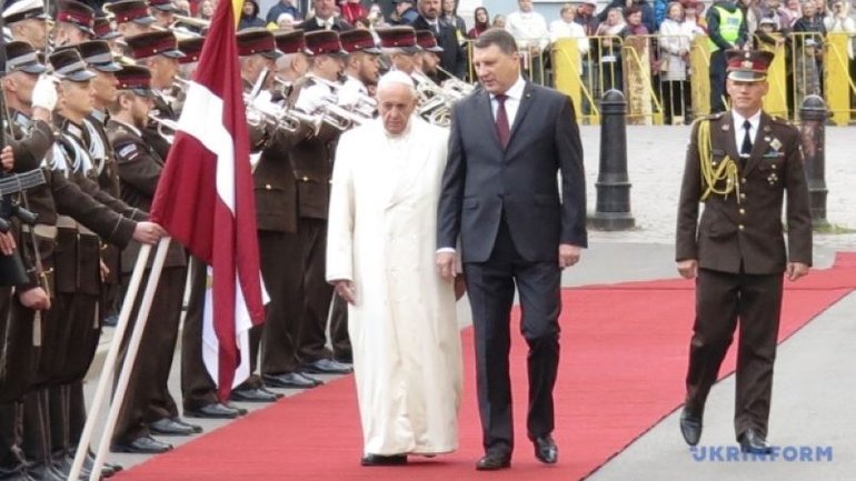 'Pope's ambiguous stance on the war is influenced by his team,' - the former president of Latvia - фото 1