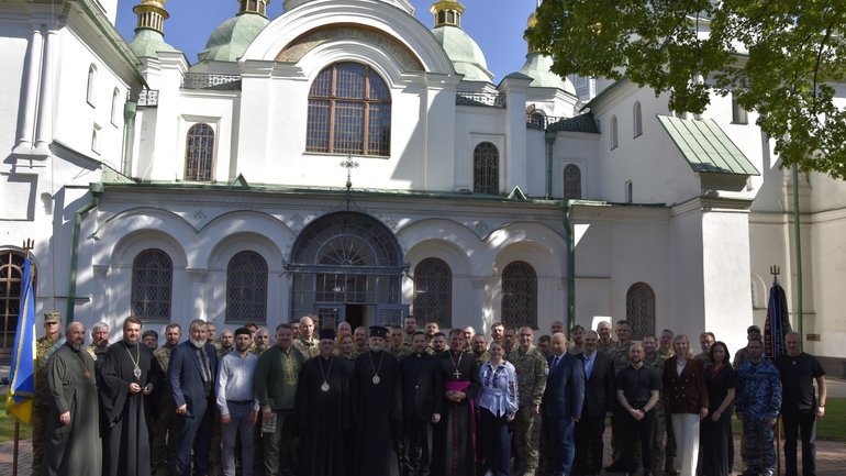 У Національному заповіднику «Софія Київська» відбувся сьомий випуск військових капеланів - фото 1