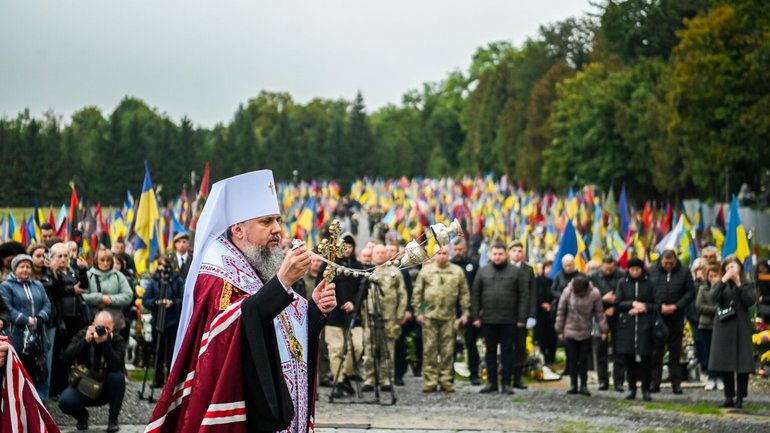 У Львові Митрополит Епіфаній помолився за полеглих захисників України - фото 1