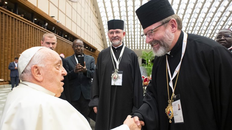 His Beatitude Sviatoslav presented the UGCC delegation to Pope Francis at the Pontifical Synod - фото 1