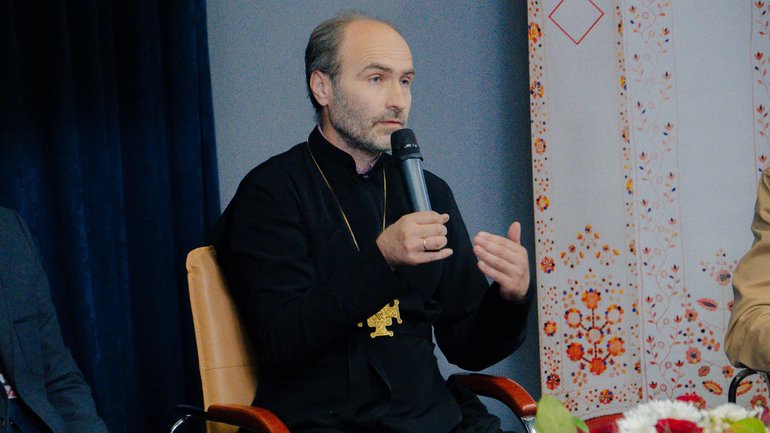 OCU priest shares how he organized a peaceful protest in occupied Henichesk - фото 1