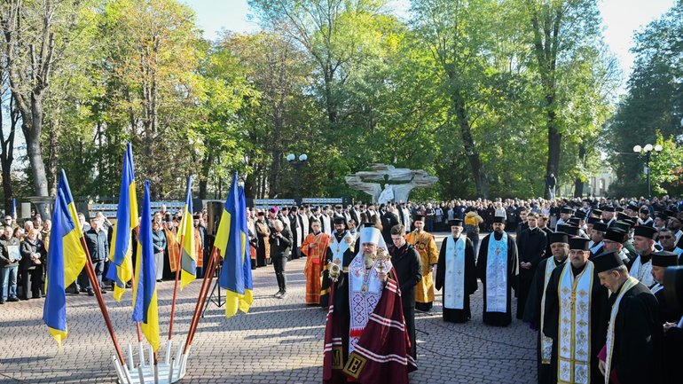 В Івано-Франківську Предстоятель ПЦУ відправив панахиду за полеглими Героями