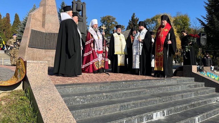 Предстоятель ПЦУ Епіфаній провів Богослужіння на Пагорбі Слави в Ужгороді - фото 1