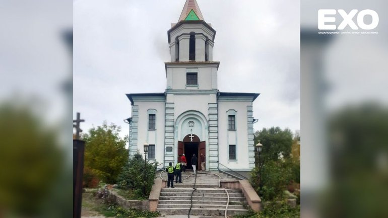 У Кобеляках від падіння свічки на підлогу загорівся храм - фото 1