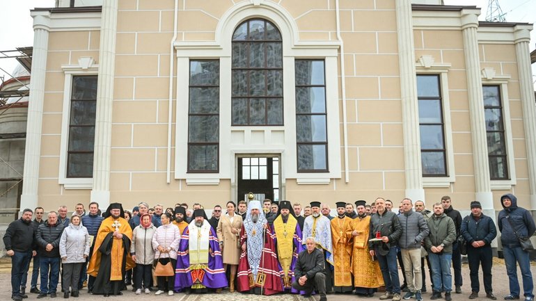 Предстоятель ПЦУ звершив освячення накупольних хрестів столичного храму святих Бориса і Гліба - фото 1