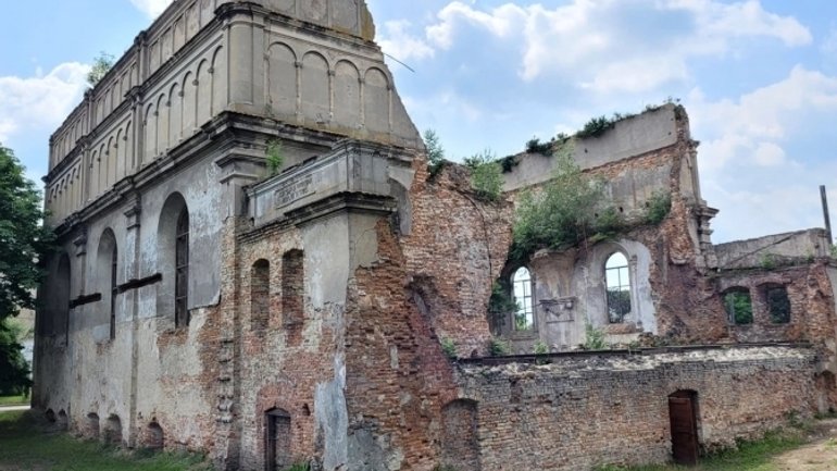 На Львівщині через відсутність коштів досі не розпочали реставрацію Бродівської синагоги - фото 1