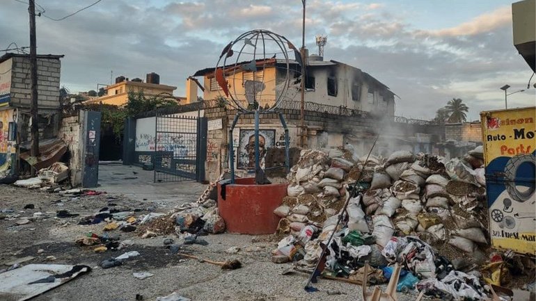 Гаїті: бандити напали на монастир, який заснувала св. Мати Тереза - фото 1